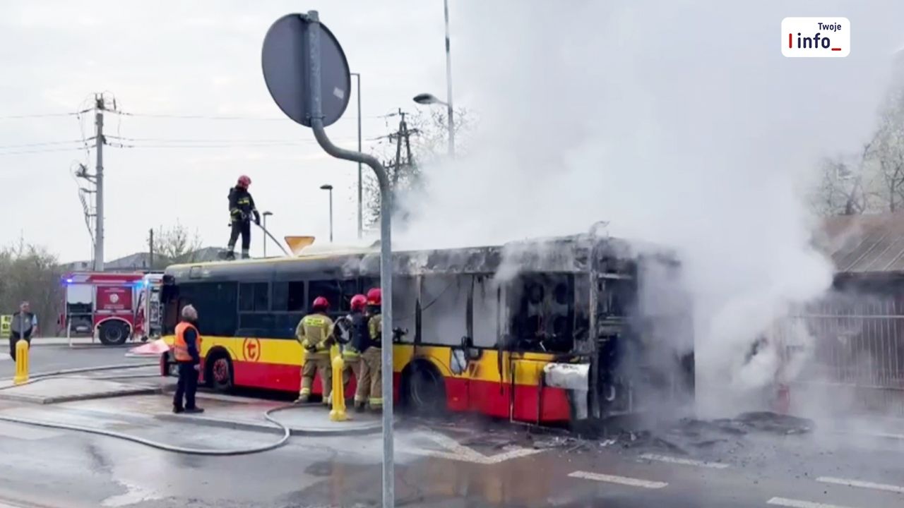 Pożar autobusu w Warszawie. Kierowca usłyszał wybuch