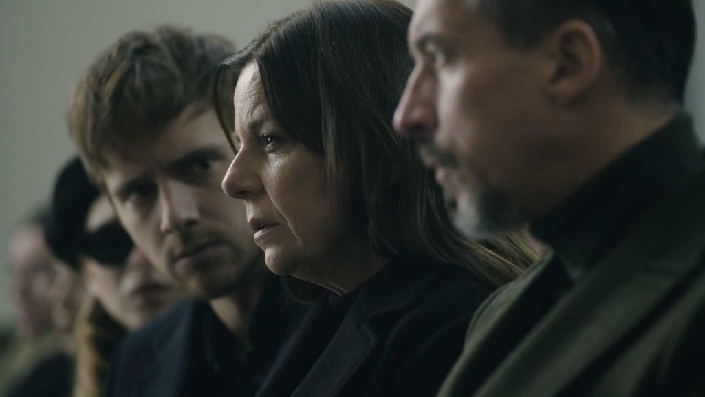 Carmen zostaje aresztowana podczas pogrzebu zastrzelonego męża. Fot. Grzegorz Press