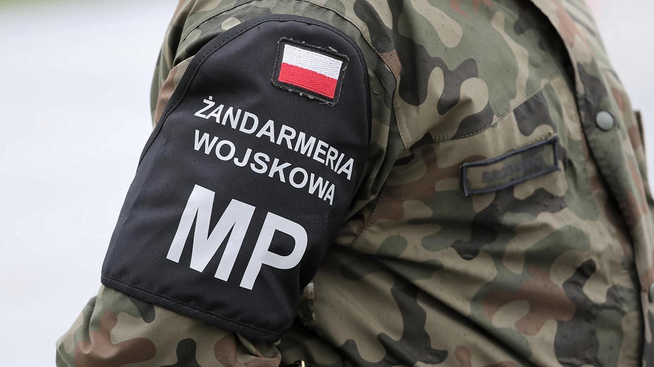 Żandarmi aktywnie włączyli się w zwalczanie pandemii COVID-19 (fot. PAP/Tomasz Gzell) Żandarmi aktywnie włączyli się w zwalczanie pandemii COVID-19 (fot. PAP/Tomasz Gzell)