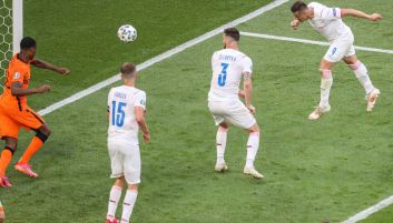 Tomas Holes strzelcem pierwszego gola w meczu 1/8 finału Euro 2020 z Holandią (fot. Getty Images)