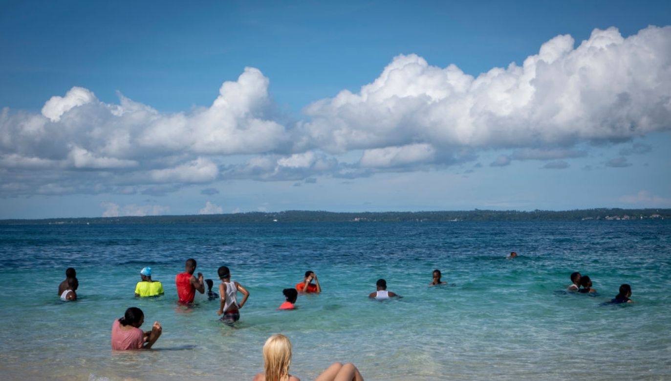 Nie tylko Polacy lubią wypoczywać na Zanzibarze... (Fot. Andrew Aitchison; Getty Images)