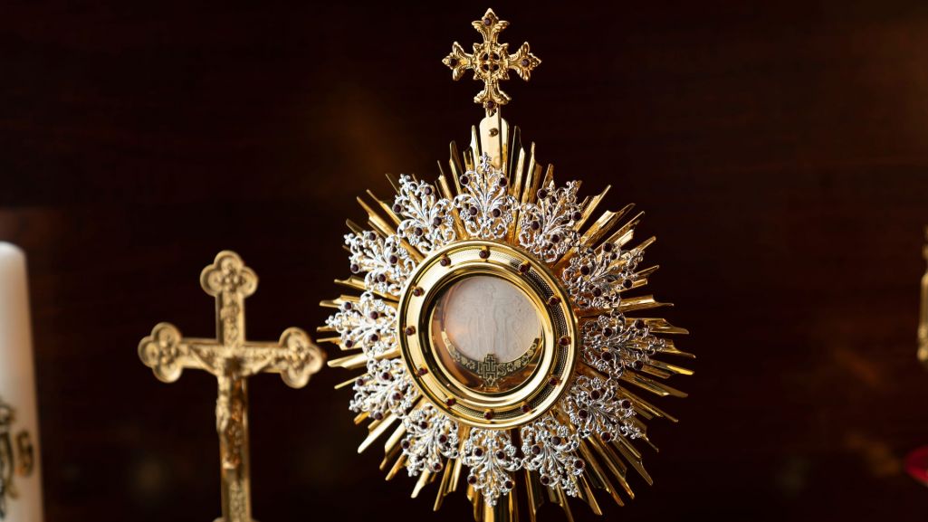 Boże Ciało obchodzimy na pamiątkę ustanowienia przez Jezusa Chrystusa sakramentu Eucharystii. Fot. Stock Studio 4477/Shutterstock