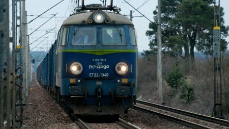 Zatrzymał pociąg towarowy, bo chciał podjechać (fot. PAP/G. Michałowski)