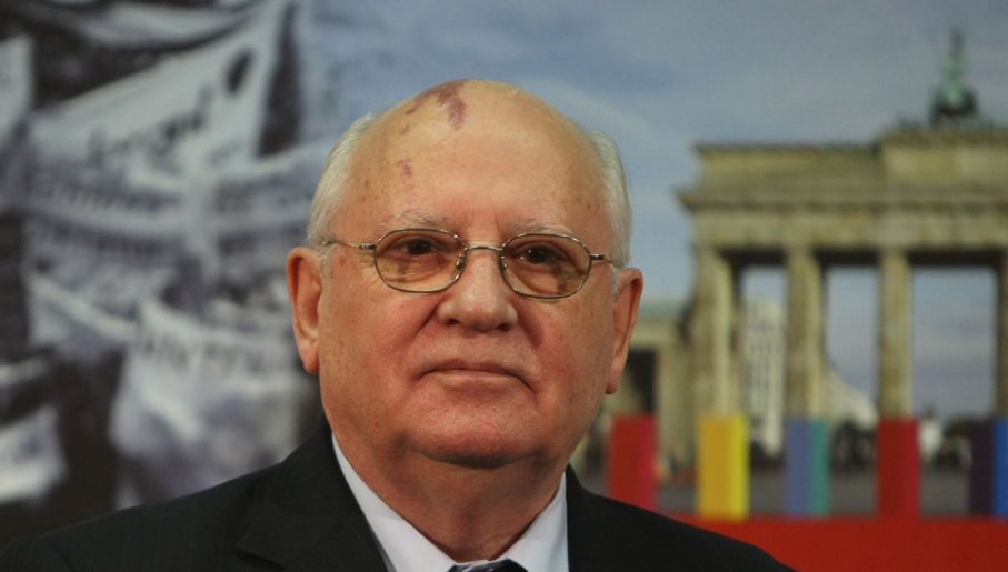 Michaił Gorbaczow lubił dowcipy na swój temat (fot. Sean Gallup/Getty Images)