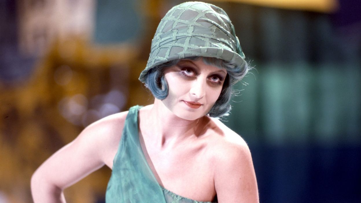 W „Operze za trzy grosze” Brechta w reż. E. Dziewońskiego wcieliła się w rolę Polly (fot. TVP)