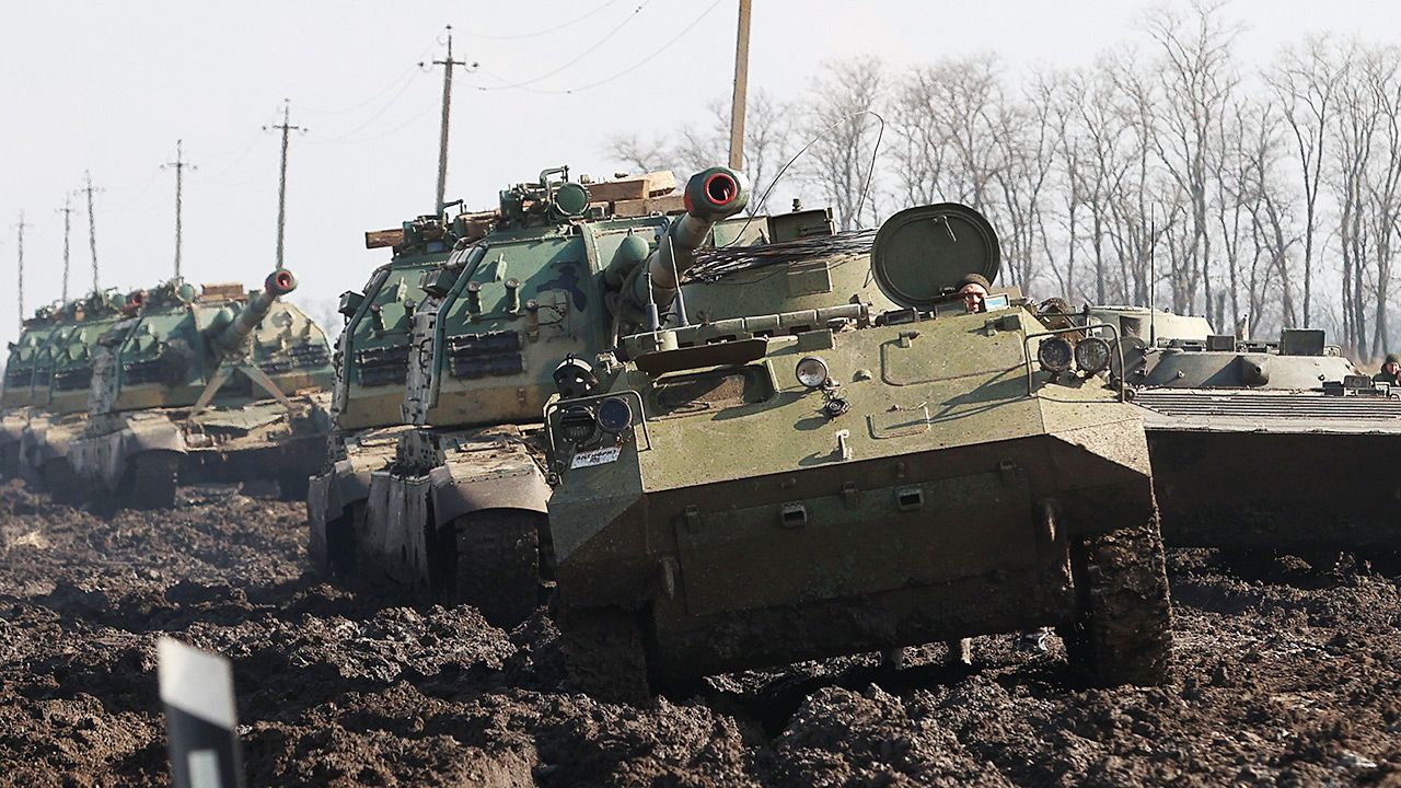 Ruchy wojsk wskazują na rosyjski zamiar dalszej eskalacji (fot.  Stringer\TASS via Getty Images)