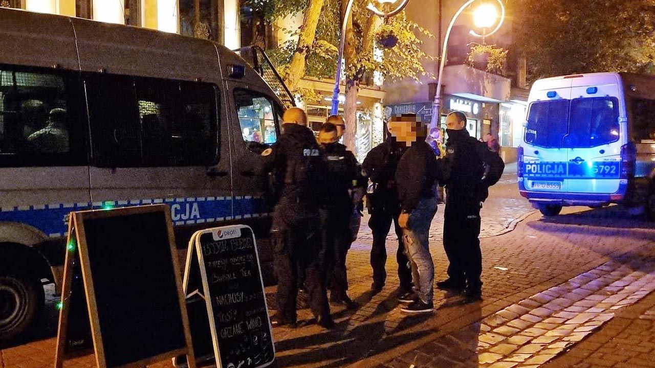 Uderzył w twarz turystę (fot. Policja) Uderzył w twarz turystę (fot. Policja)
