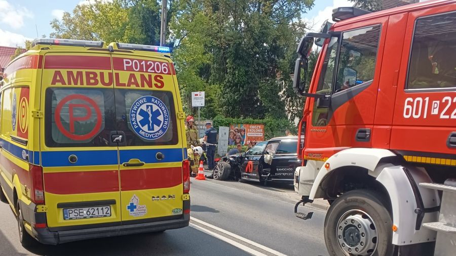 Dolsk: wypadek na skrzyżowaniu, DW434, czołowe zderzenie, ranni (fot. OSP KSRG Dolsk )