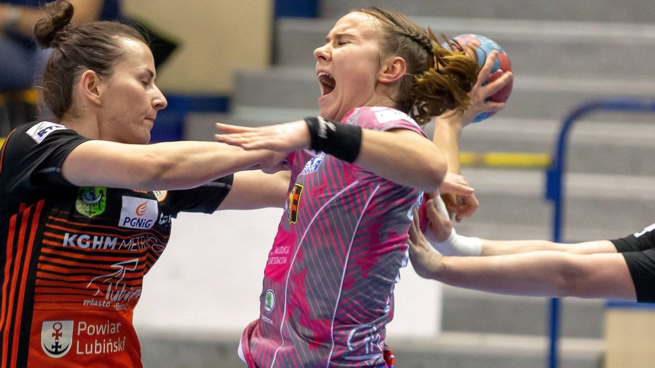 Magdalena Drażyk (P) i Jovana Milojevic (L) (fot. PAP)