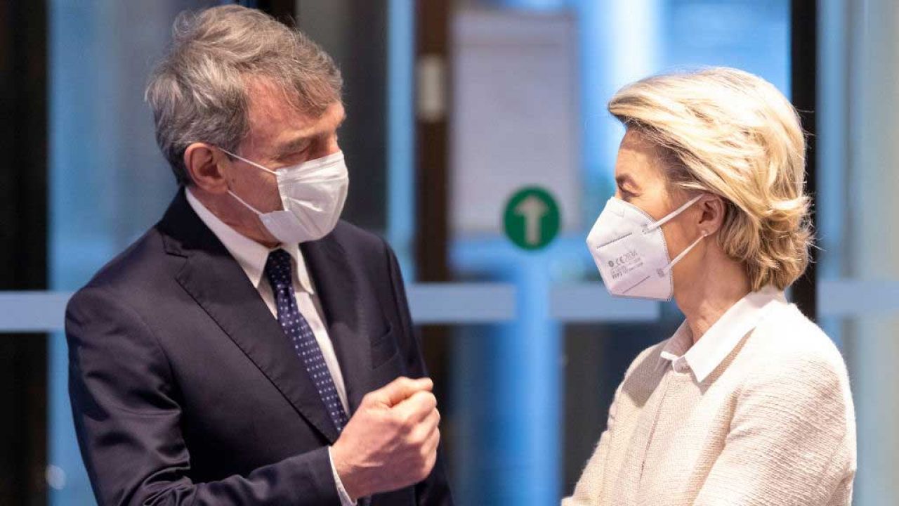 David Sassoli, przewodniczący PE, i Ursula von der Leyen, szefowa KE (fot.  Thierry Monasse/Getty Images)
