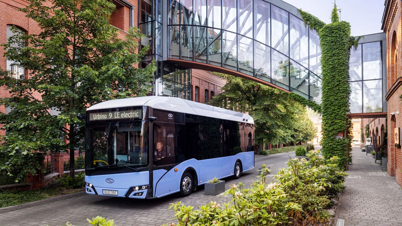 Debiut autobusu elektrycznego Urbino 9 LE electric na targach w Kielcach (fot. Materiały prasowe) Debiut autobusu elektrycznego Urbino 9 LE electric na targach w Kielcach (fot. Materiały prasowe)
