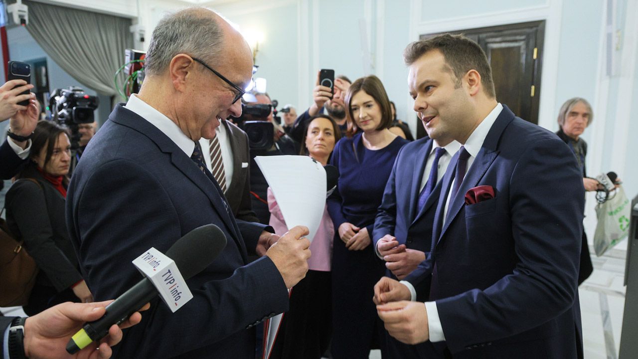 Tajne państwo, jawny spór. Jak naprawdę działa dostęp do informacji tajnych?