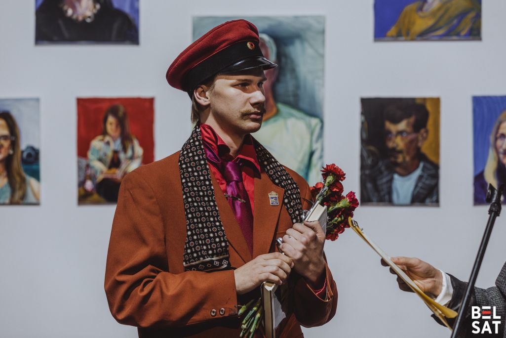 Мастак Яраслаў Кірвель падчас адкрыцця выставы «Дошка гонару» ў Музеі Вольнай Беларусі. Варшава, Польшча. 6 чэрвеня 2025 года. Фота: Рауль Дзюк / Белсат