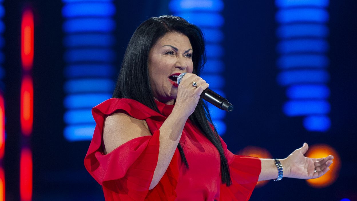 – Żeby szarpać duszę słuchaczy trzeba oddać kawałek siebie. Myślę, że Raisa włożyła dziś całe serce w zaśpiewaną piosenkę – wybrała Alicja! (fot. TVP)