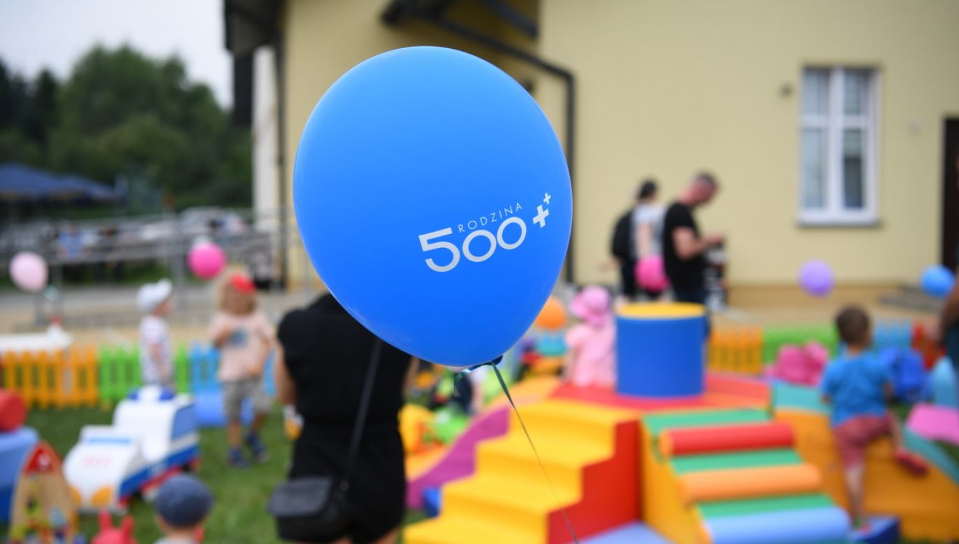 Zdaniem Polaków, 500 Plus poprawiło jakość życia dzieci (fot. PAP/Darek Delmanowicz)
