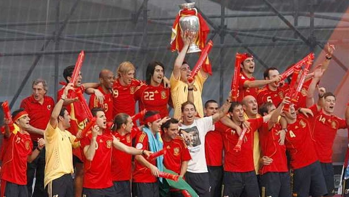 Reprezentacja Hiszpanii będzie bronić tytułu mistrzowskiego na Euro 2012 (fot.PAP/EPA)