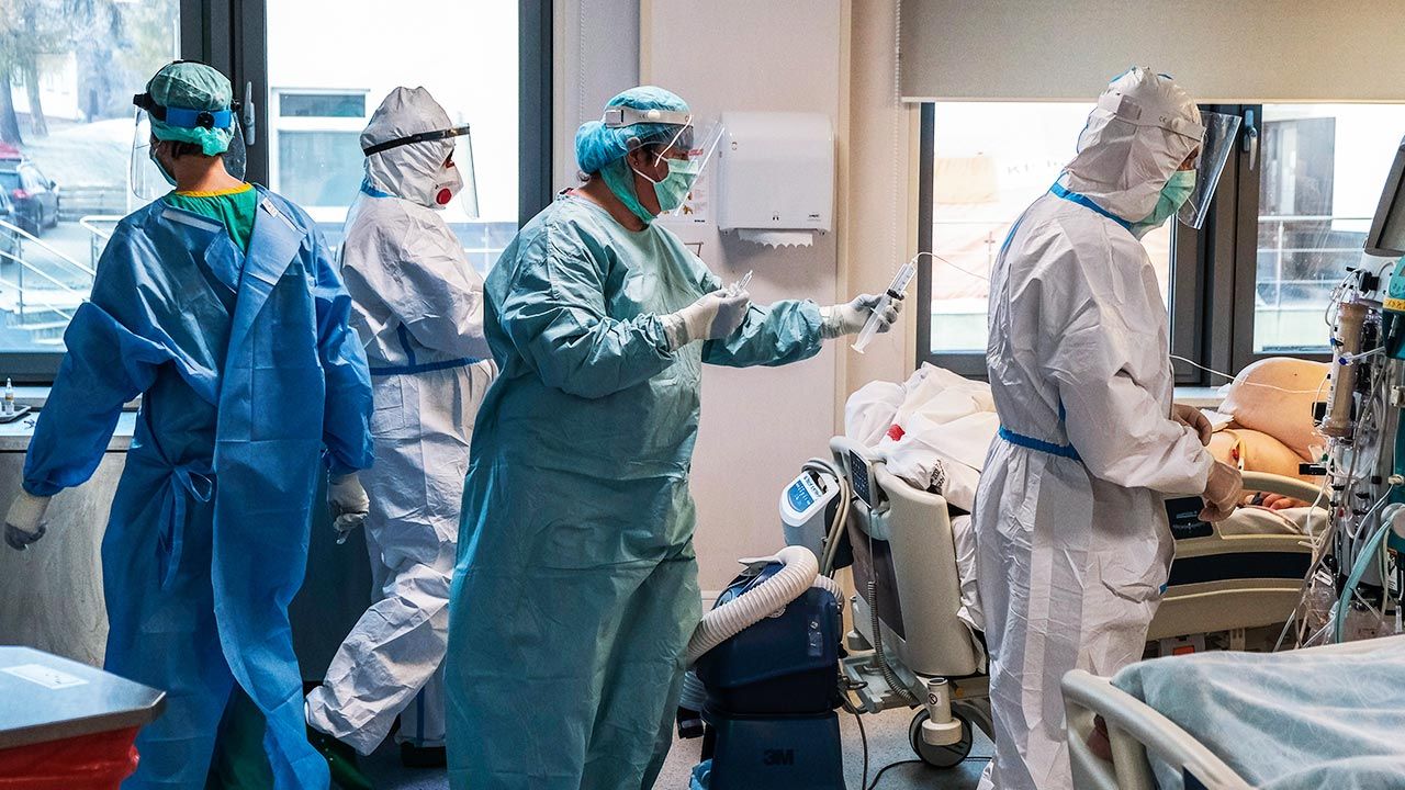 Raport o epidemii koronawirusa w Polsce (fot. Omar Marques/Anadolu Agency via Getty Images) Raport o epidemii koronawirusa w Polsce (fot. Omar Marques/Anadolu Agency via Getty Images)