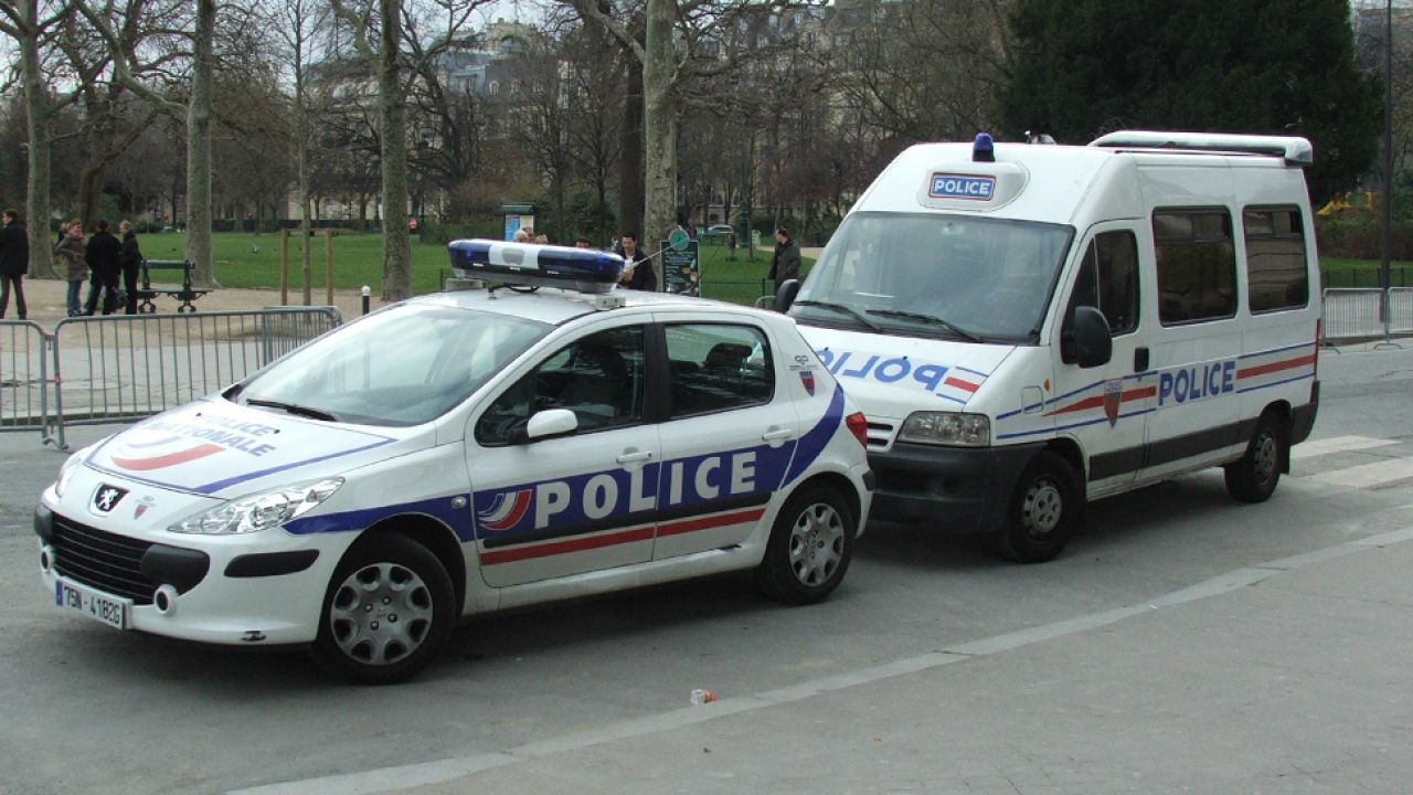Francuska policja aresztowała pięć osób (fot. Wikimedia Commons)