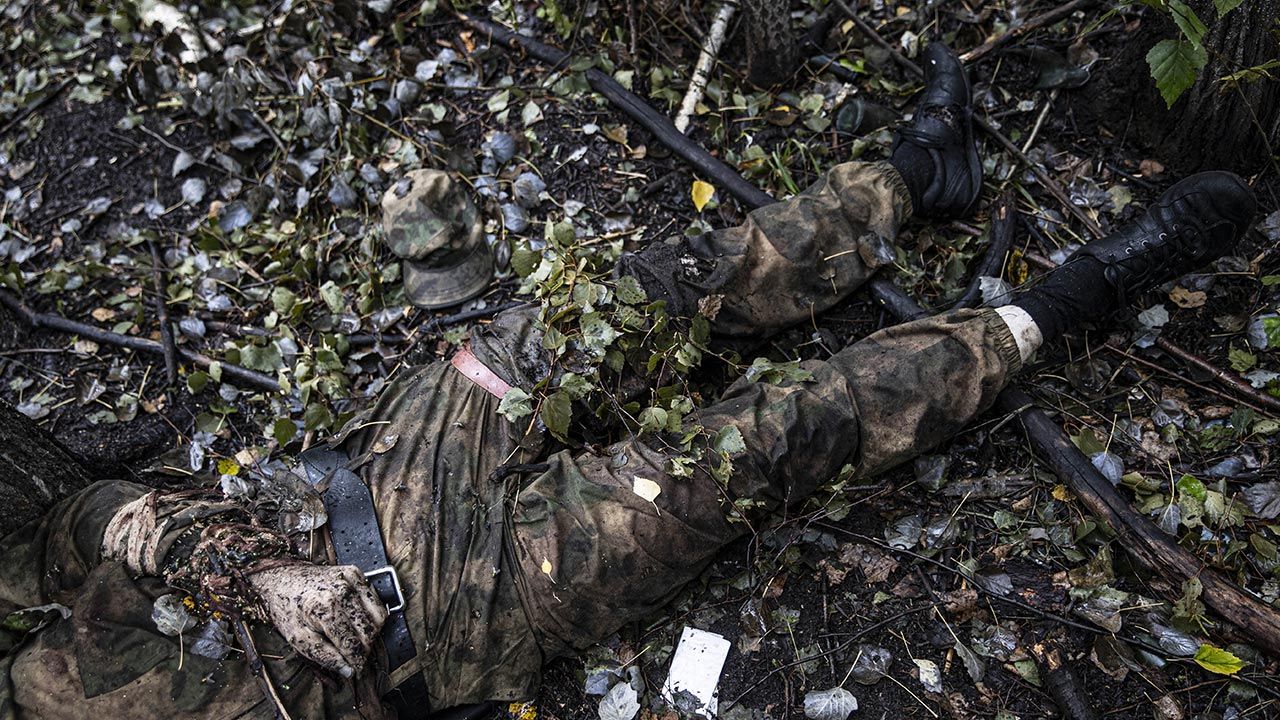 Rosyjskie dowództwo nie szczędzi krwi swoich żołnierzy (fot. Metin Aktas/Anadolu Agency via Getty Images)