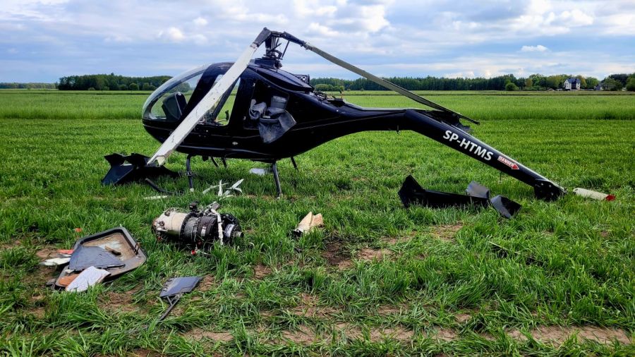 Helikopter spadł na pole w miejscowości Stopin / fot. KP PSP Sierpc, Facebook