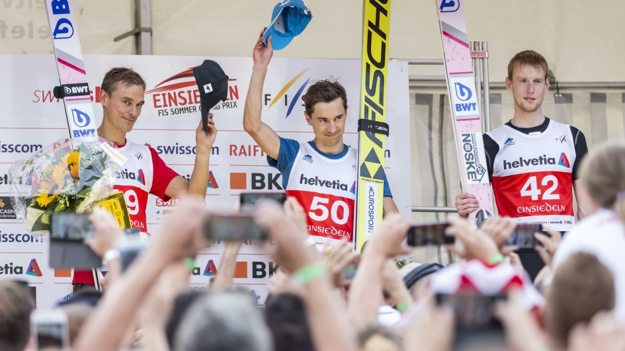 Podium zawodów w Einsiedeln: Piotr Żyła (L), Kamil Stoch i Jewgienij Klimow (fot. PAP/EPA)
