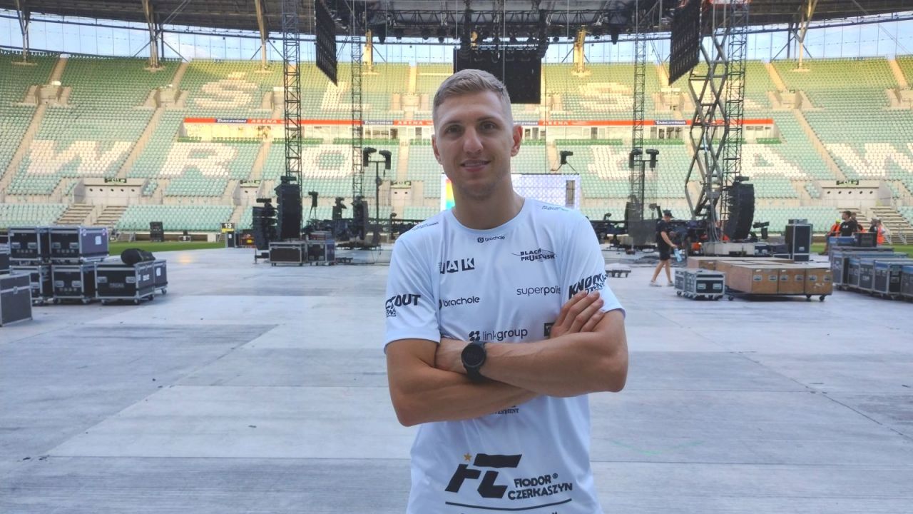 Fiodor Czerkaszyn na stadionie Tarczyński Arena we Wrocławiu, gdzie w sobotę stoczy pojedynek z