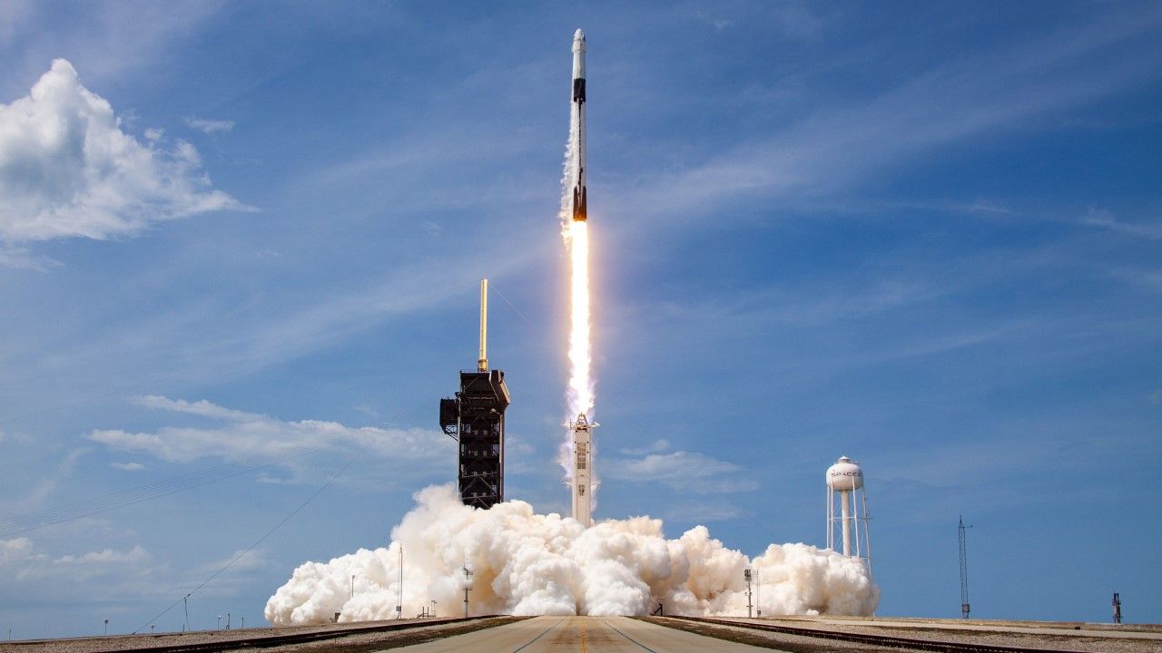 Firma SpaceX wystrzeliła w niedzielę w kosmos kolejną kapsułę Dragon (zdjęcie ilustracyjne) (fot. SpaceX via Getty Images) Firma SpaceX wystrzeliła w niedzielę w kosmos kolejną kapsułę Dragon (zdjęcie ilustracyjne) (fot. SpaceX via Getty Images)