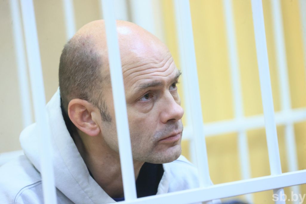Іван Вабішчэвіч за кратамі ў судзе Партызанскага раёну Менску. 10 снежня 2024 года. Фота: sb.by