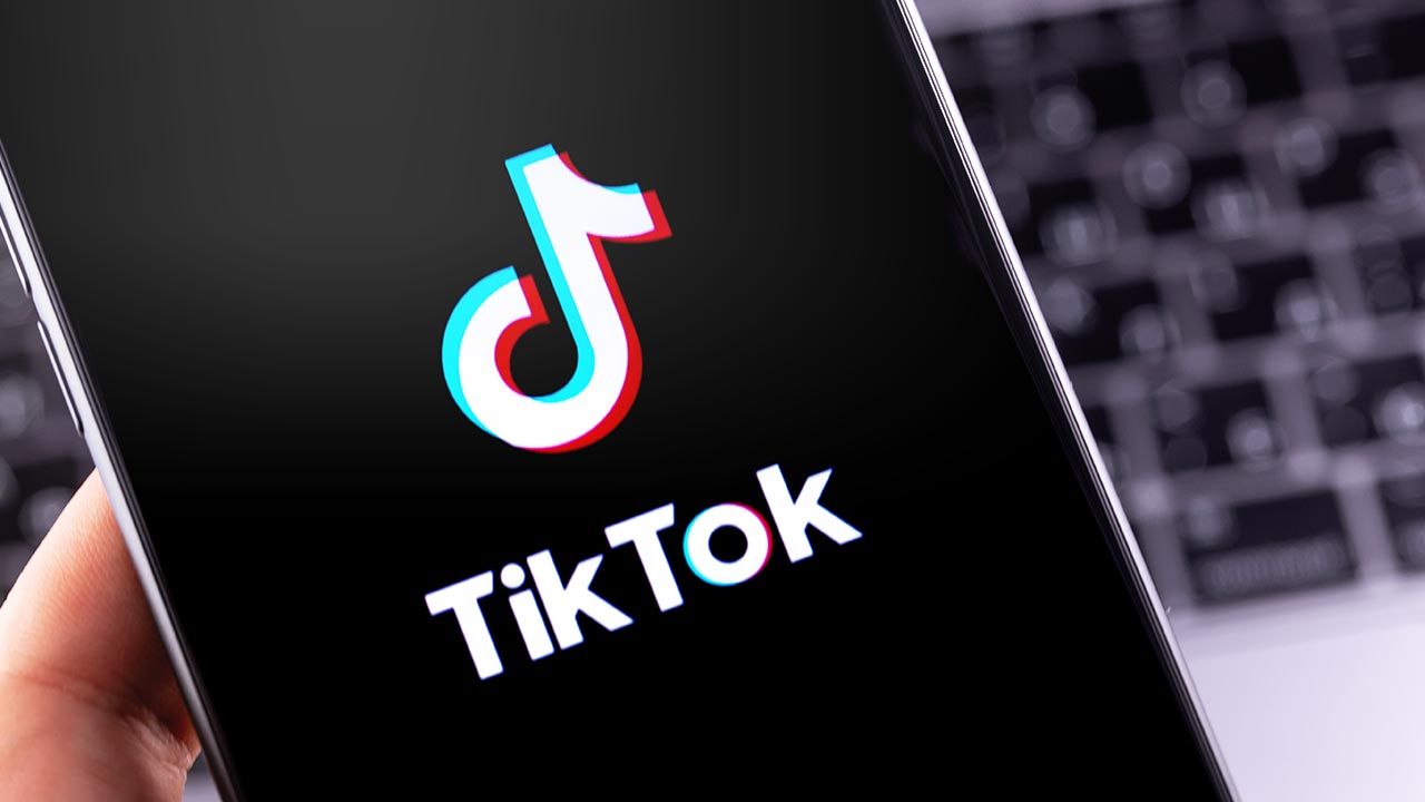 Sekretarz stanu USA przestrzegł przez instalowaniem na telefonach komórkowych chińskich aplikacji (fot. Shutterstock/Primakov) Sekretarz stanu USA przestrzegł przez instalowaniem na telefonach komórkowych chińskich aplikacji (fot. Shutterstock/Primakov)