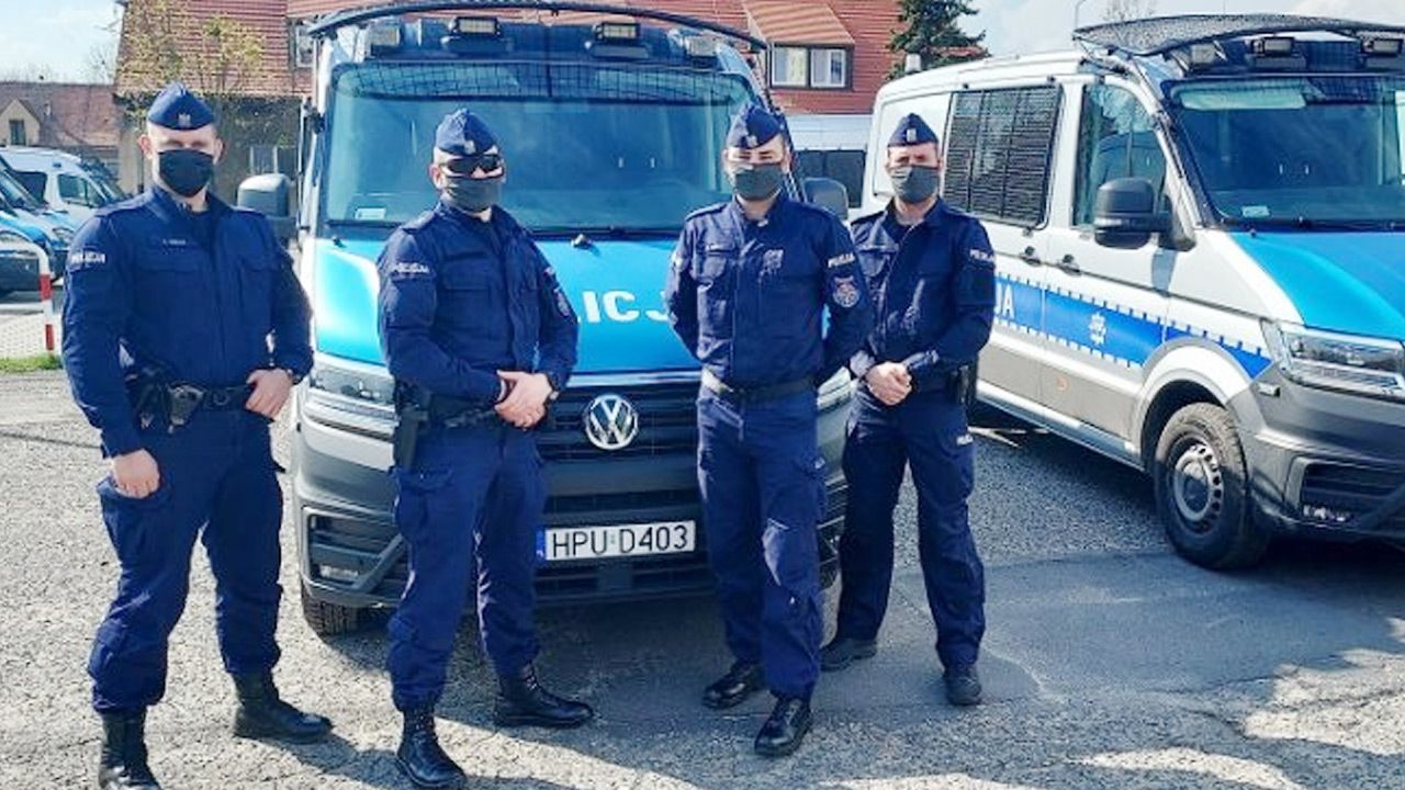 16-miesięczna dziewczynka zakrztusiła się kawałkiem jabłka (fot. Policja) 16-miesięczna dziewczynka zakrztusiła się kawałkiem jabłka (fot. Policja)