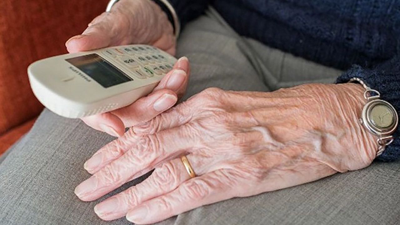 Oszuści kazali jej przysiąc na Pismo Święte. Straciła 150 tys. zł