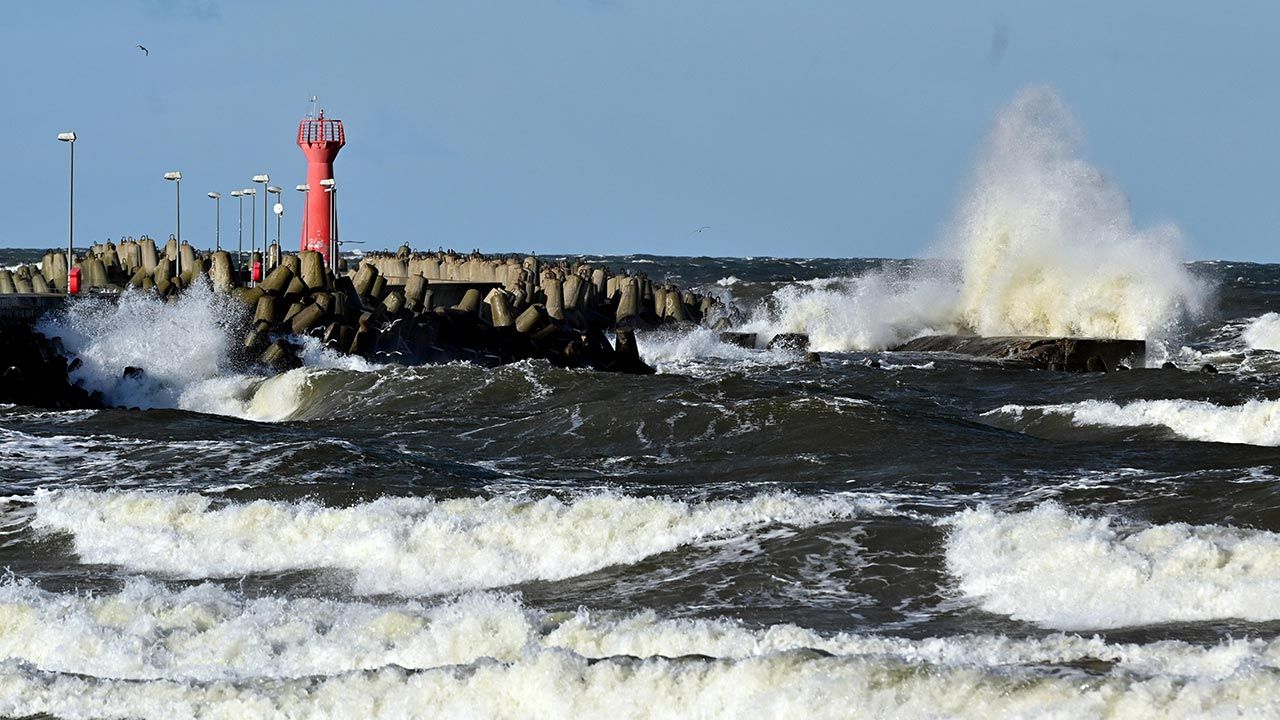 Meteorolodzy ostrzegają przed sztormem na Bałtyku (fot. PAP/Marcin Bielecki)
