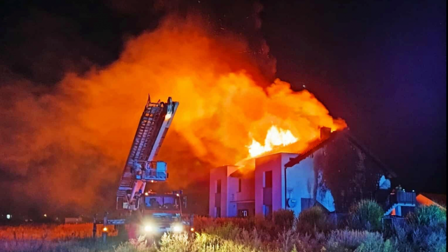Konin, ul. Poziomkowa, pożar domu, straż pożarna (fot. FB/OSP Konin - Morzysław)