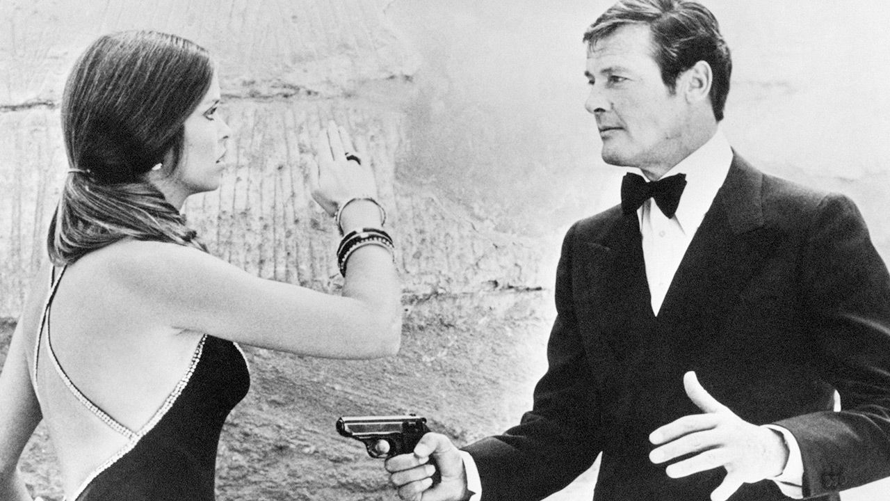 Kadr z filmu o przygodach Jamesa Bonda (fot. Mondadori via Getty Images)