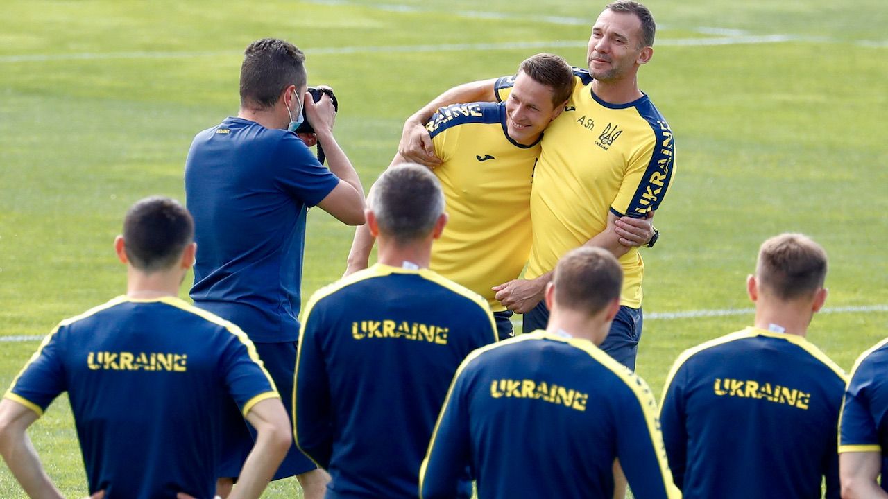 Rosjanie zgłosili zastrzeżenia do koszulek ukraińskich piłkarzy (fot. PAP/EPA/ROBERT GHEMENT) Rosjanie zgłosili zastrzeżenia do koszulek ukraińskich piłkarzy (fot. PAP/EPA/ROBERT GHEMENT)