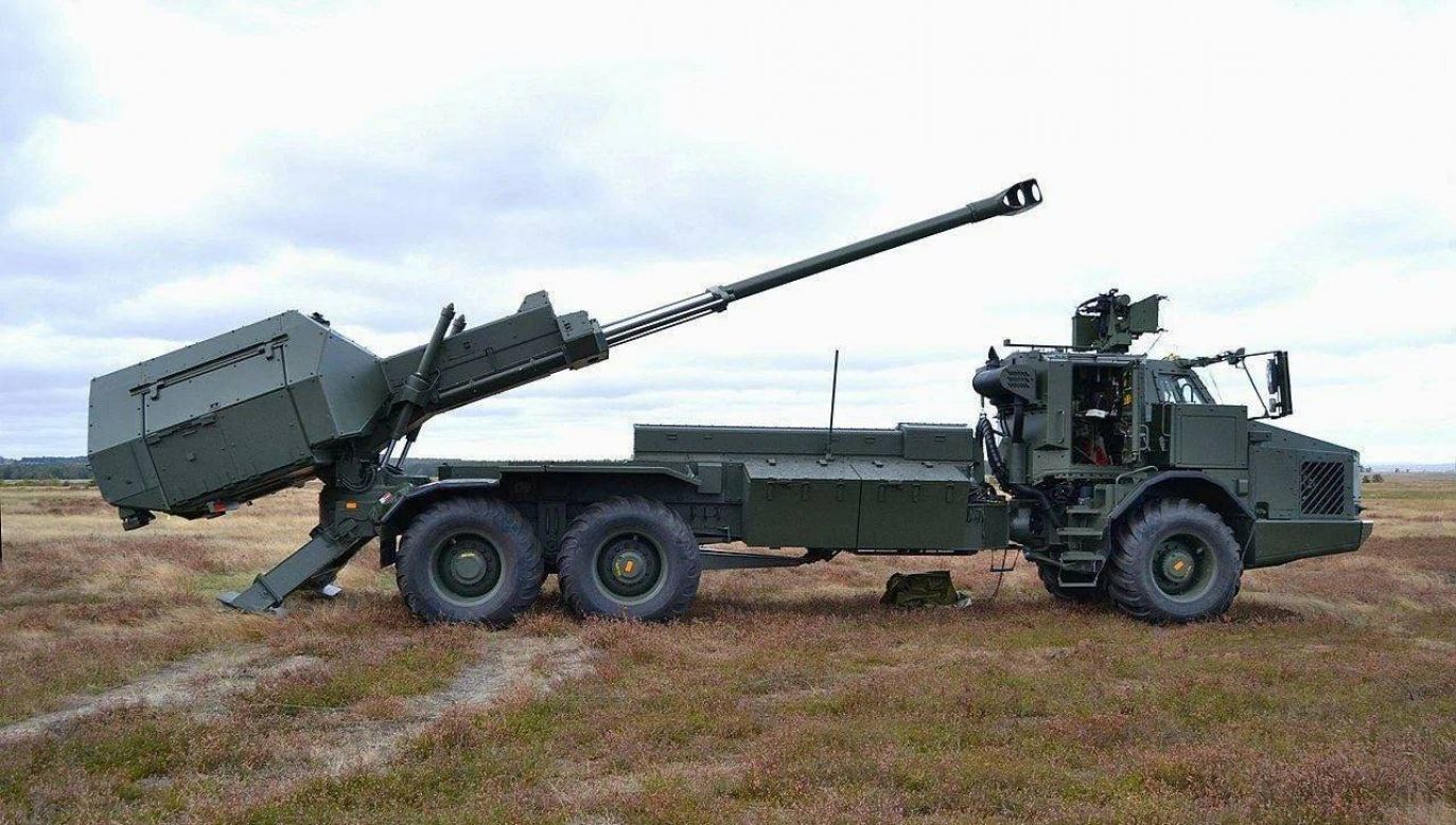 Wkrótce na Ukrainę trafią szwedzkie samobieżne działa artyleryjskie Archer. (Fot. Twitter/@UATV)
