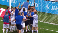 Piłkarze Rakowa cieszący się z awansu do kolejnej rundy eliminacji LKE (fot. TVP)