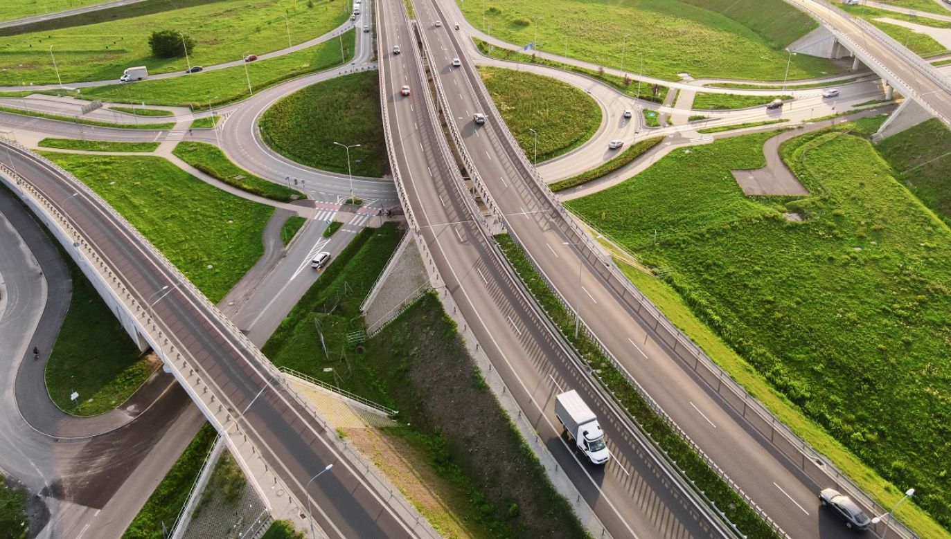 Powstanie ok. 30 km nowych dróg, w tym węzeł na autostradzie A2 (fot. Shutterstock/Lazy_Bear, zdj. ilustr.)