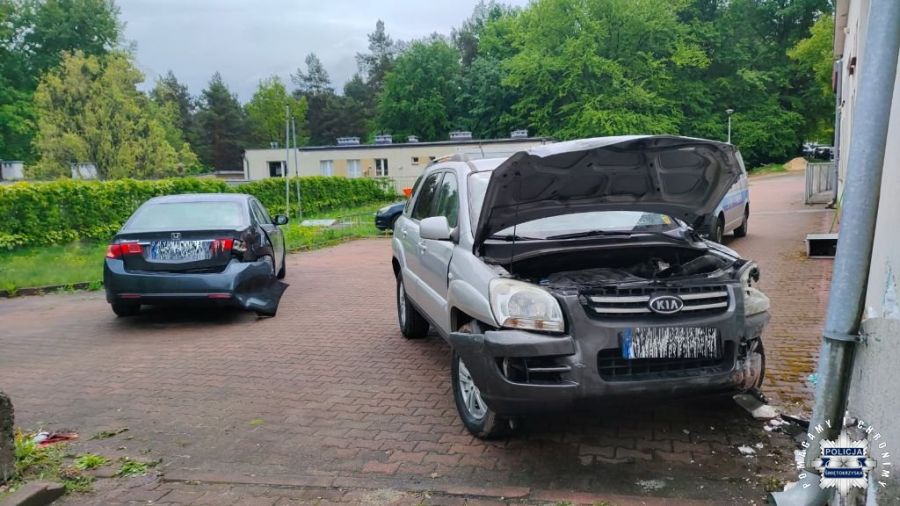 Za(p)ił czas alkoholem. Oczekiwanie na żonę pod szpitalem zakończyło się serią kolizji