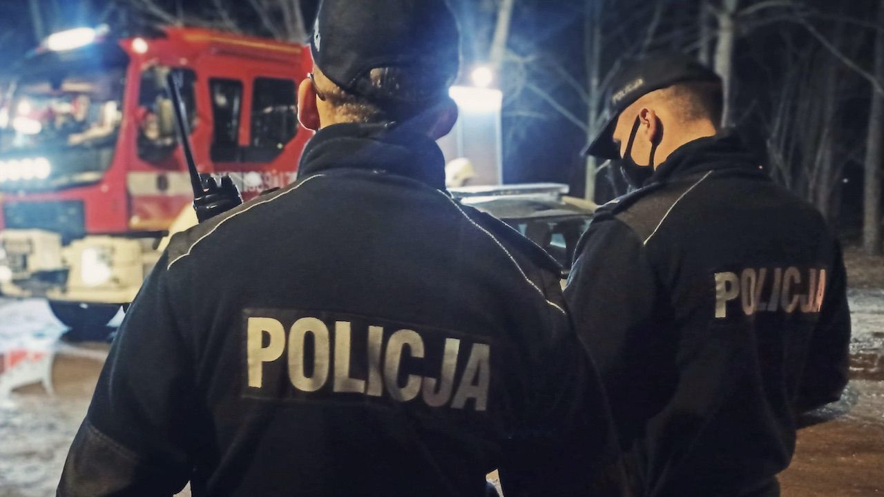 Policjanci w asyście ratownika medycznego zawieźli malucha do szpitala (fot. KMP w Skierniewicach, zdjęcie ilustracyjne) Policjanci w asyście ratownika medycznego zawieźli malucha do szpitala (fot. KMP w Skierniewicach, zdjęcie ilustracyjne)