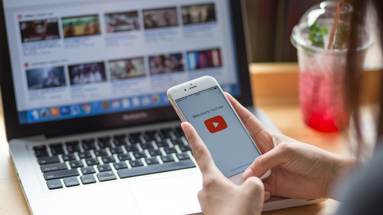 Kanał dziesięciolatki obserwuje 43,5 tys. kont (fot. Shutterstock/NiP STUDIO) Kanał dziesięciolatki obserwuje 43,5 tys. kont (fot. Shutterstock/NiP STUDIO)
