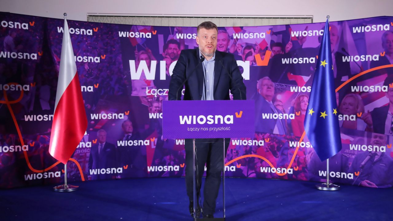 Zandberg podkreślał, że to ważny dzień dla Lewicy, w której zaczyna się nowy etap współpracy (fot.PAP/Wojciech Olkuśnik) Zandberg podkreślał, że to ważny dzień dla Lewicy, w której zaczyna się nowy etap współpracy (fot.PAP/Wojciech Olkuśnik)