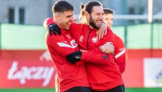 Jan Bednarek i Grzegorz Krychowiak (fot. Getty)