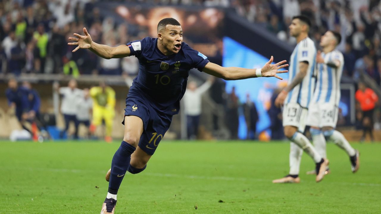 Kylian Mbappe nie obronił mistrzostwa świata, ale został królem strzelców mundialu w Katarze (fot. PAP/EPA) Kylian Mbappe nie obronił mistrzostwa świata, ale został królem strzelców mundialu w Katarze (fot. PAP/EPA)