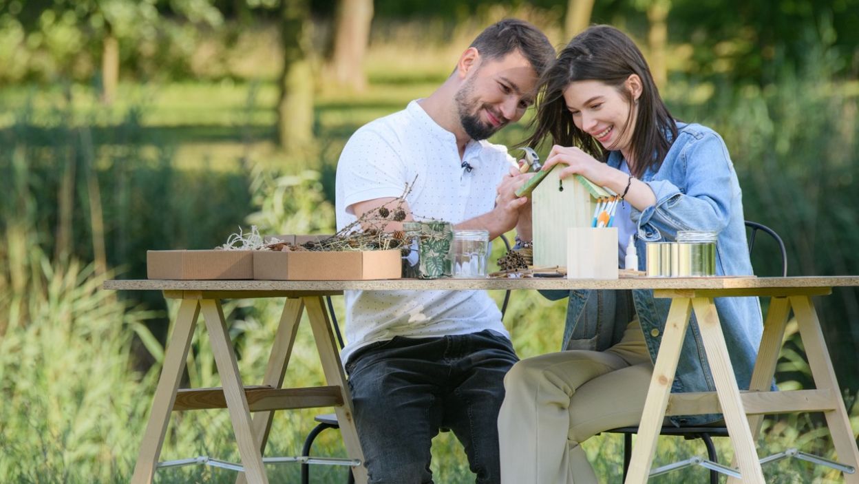 „Testem” dla kandydatek była umiejętność zbudowania domku dla owadów... (fot. TVP)