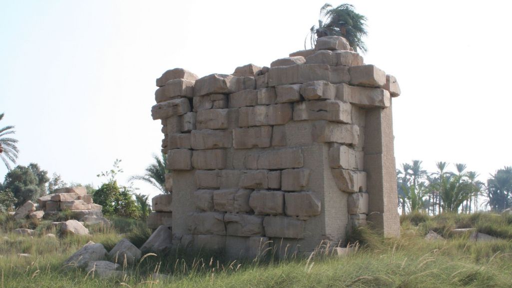 Niektórzy archeolodzy twierdzą, że ten cokół jest pozostałością po rzeźbie widzianej przez Herodota (fot. wikimedia/ Einsamer Schütze).