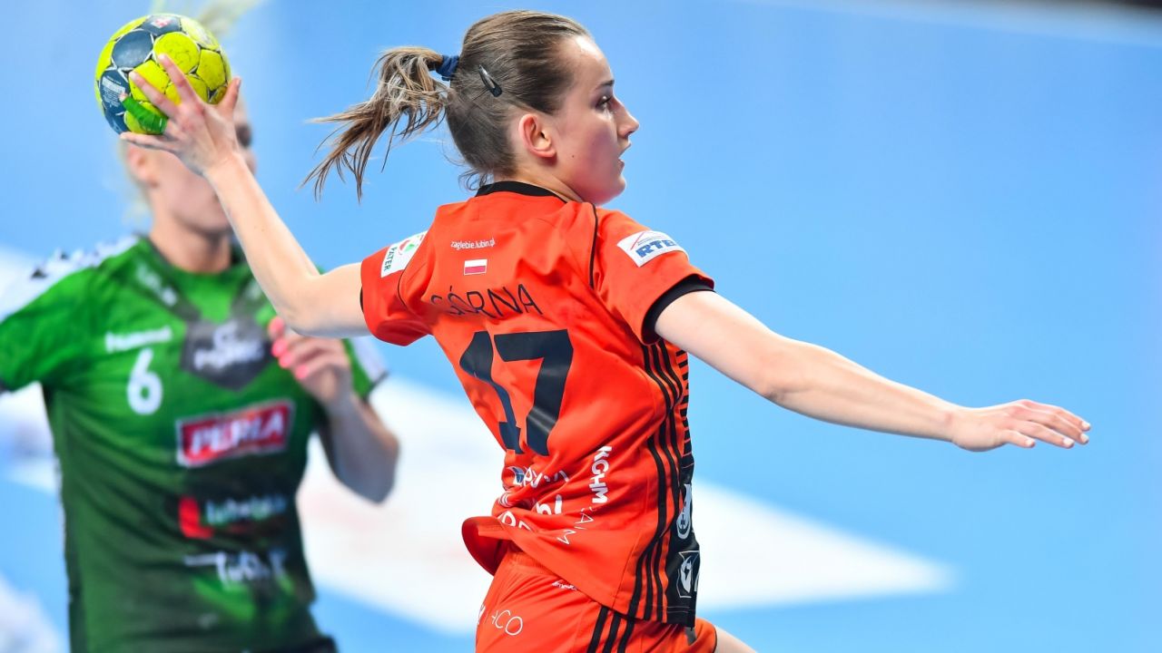 Skrzydłowa Zagłębia Adrianna Górna w akcji (fot. PGNiG Superliga kobiet / PressFocus)