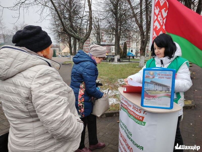 Здымак мае ілюстрацыйны характар. Збор подпісаў у падтрымку вылучэння кандыдатаў у прэзідэнты РБ. Фота: shahter.by