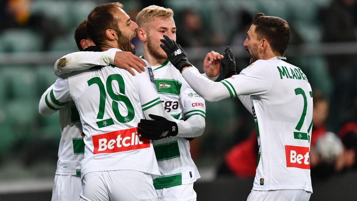 Flavio Paixao i piłkarze Lechii Gdańsk (fot. PAP/Maciej Kulczyński)