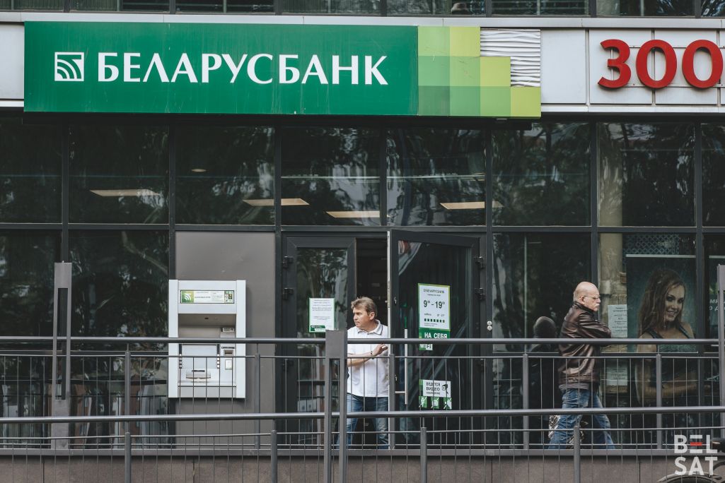 Здымае мае ілюстрацыйны характар. Менск, Беларусь. 24 траўня 2022 года. (Фота: Белсат)